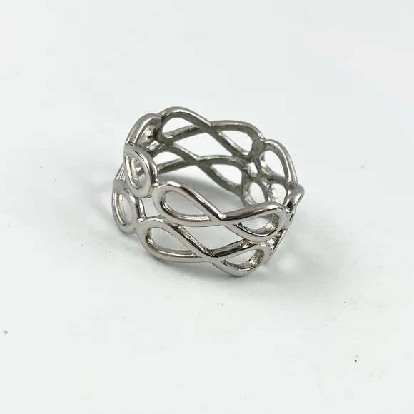 Vintage Celtic Silver Infinity Knot Band Ring, Size 8 1/4. - Picture 3 of 6